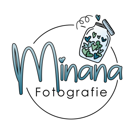 Logo Minana Fotografie Glücksglas gefüllt mit Herzen und Glücksmomenten